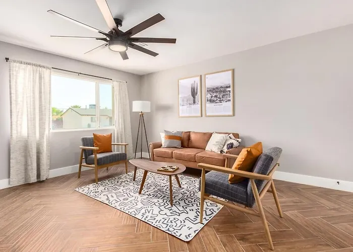 Eclectic Escape Wpool, Yard Games- Old Town5min Holiday home