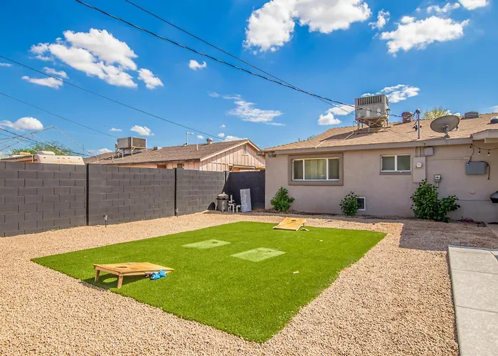 Holiday home Eclectic Escape Wpool, Yard Games- Old Town5min *