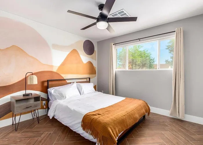 Eclectic Escape Wpool, Yard Games- Old Town5min Holiday home