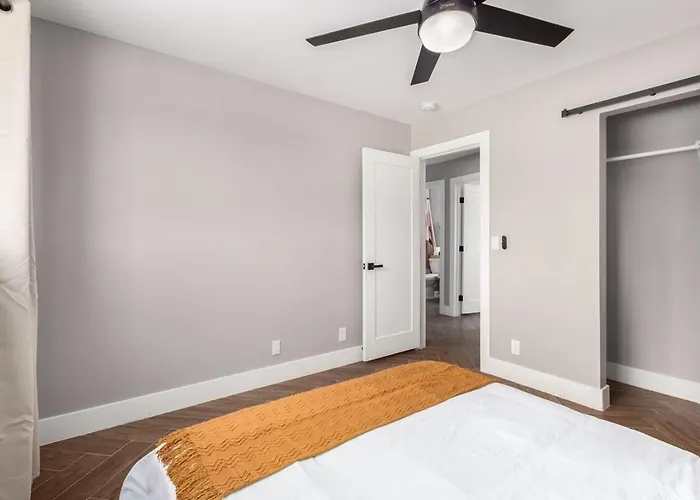 Eclectic Escape Wpool, Yard Games- Old Town5min *