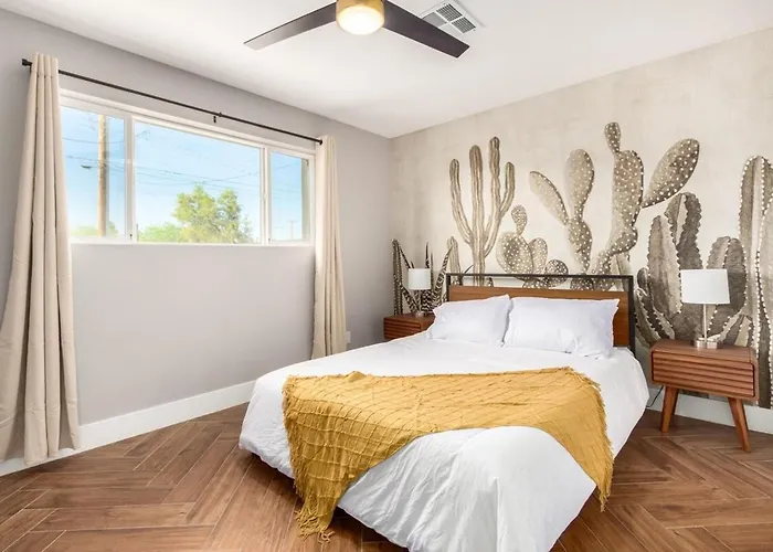 Eclectic Escape Wpool, Yard Games- Old Town5min Holiday home