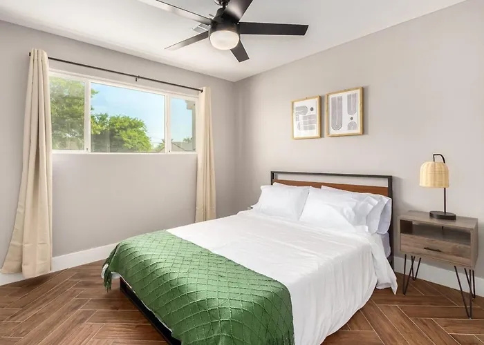 Holiday home Eclectic Escape Wpool, Yard Games- Old Town5min Scottsdale